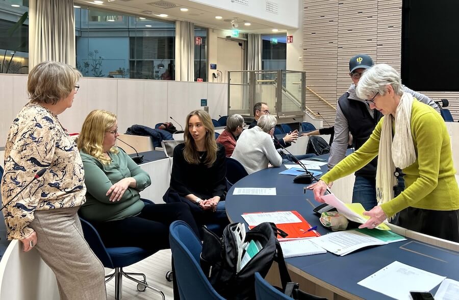 Bild från Medlemsmötet 10 mars för Utvecklingspartiet demokraterna.