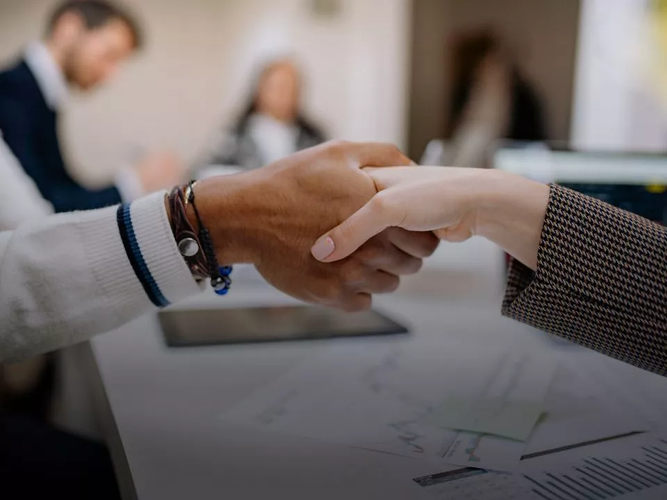 Människor som är samlade som lag